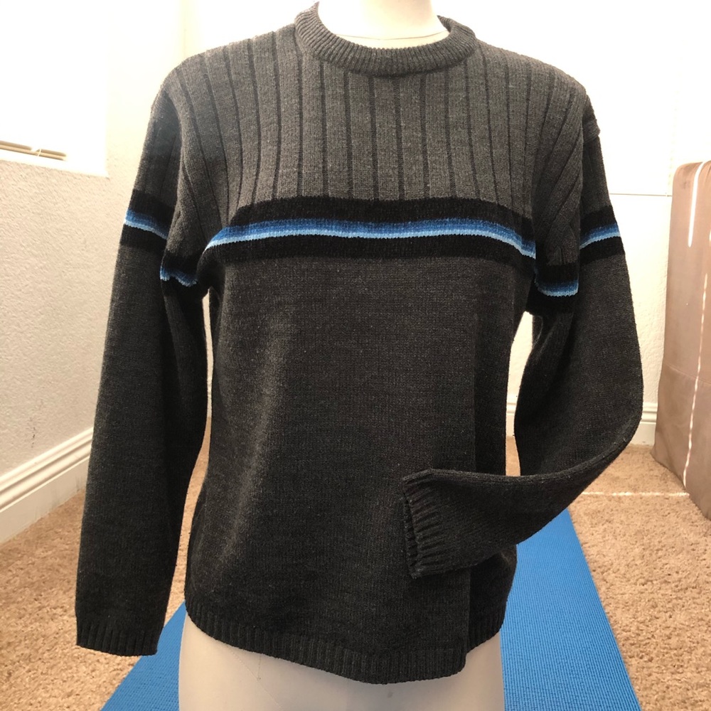 Sweater. Pull over Excellent preowned condition L